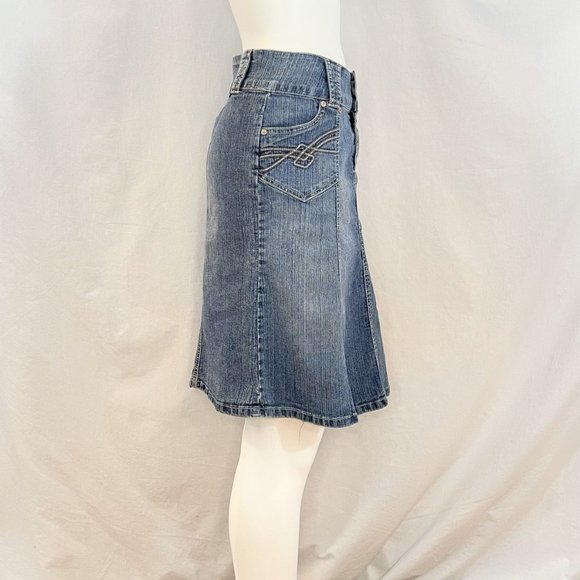Flared Denim Skirt | Rewind - Picture 2 of 5